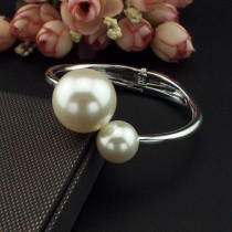 Fashion Charm Bracelets For Women Wholesale Clothes Accessories Simulated Pearl Cuff Bangles Wholesale Gift Jewelry pulseiras